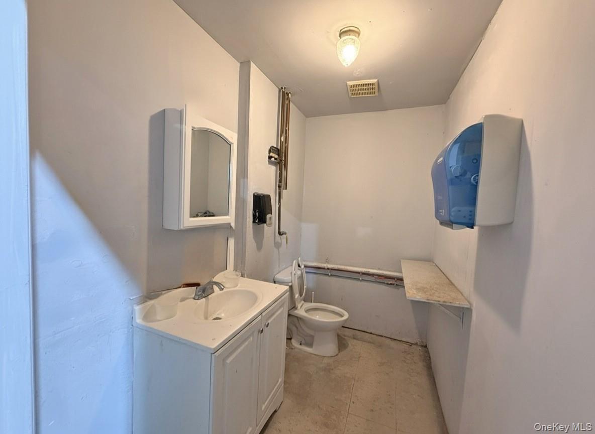 #7 photo, 75 E Jefryn Boulevard, Deer Park , NY 11729