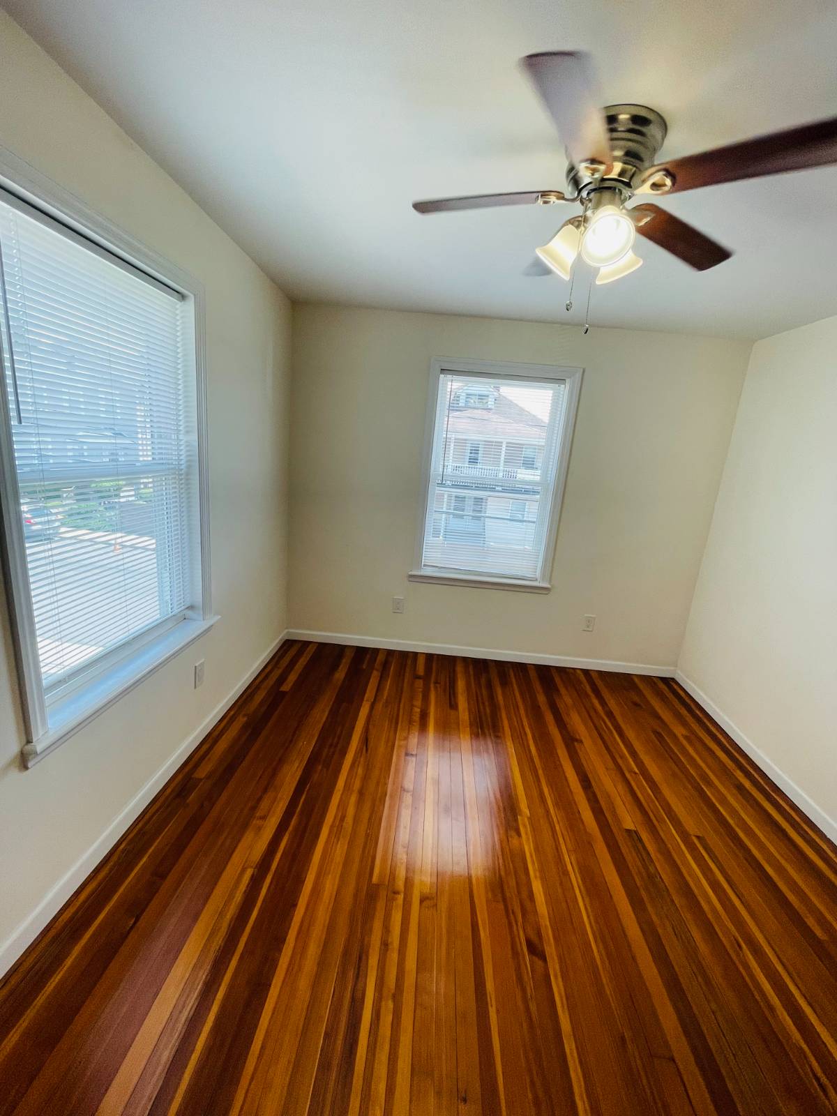 #2 photo, 27 1ST, नासाउ काउंटी Glen Cove , NY 11542