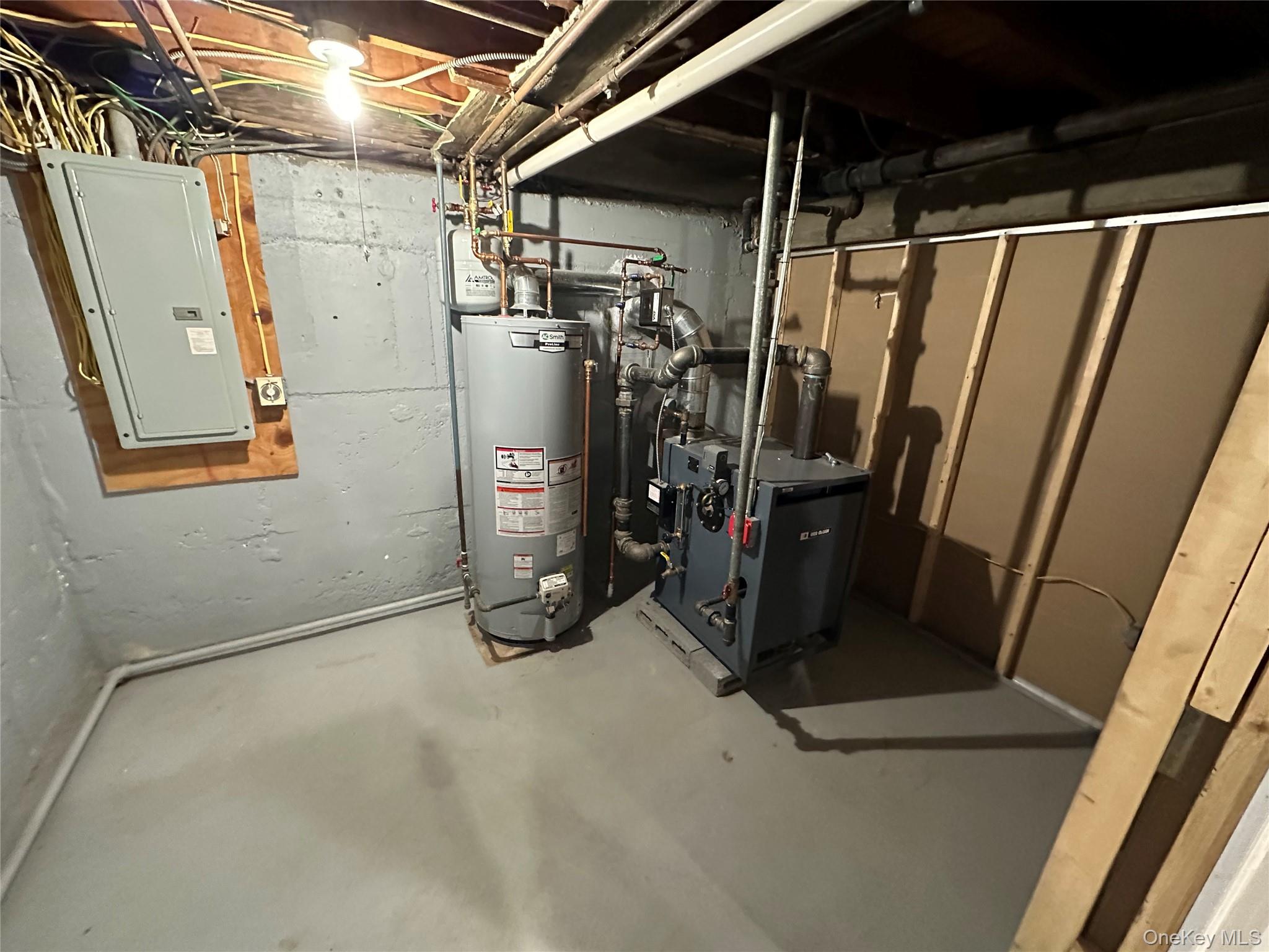 #17 photo, 75 Cornwell Avenue, Williston Park , NY 11596