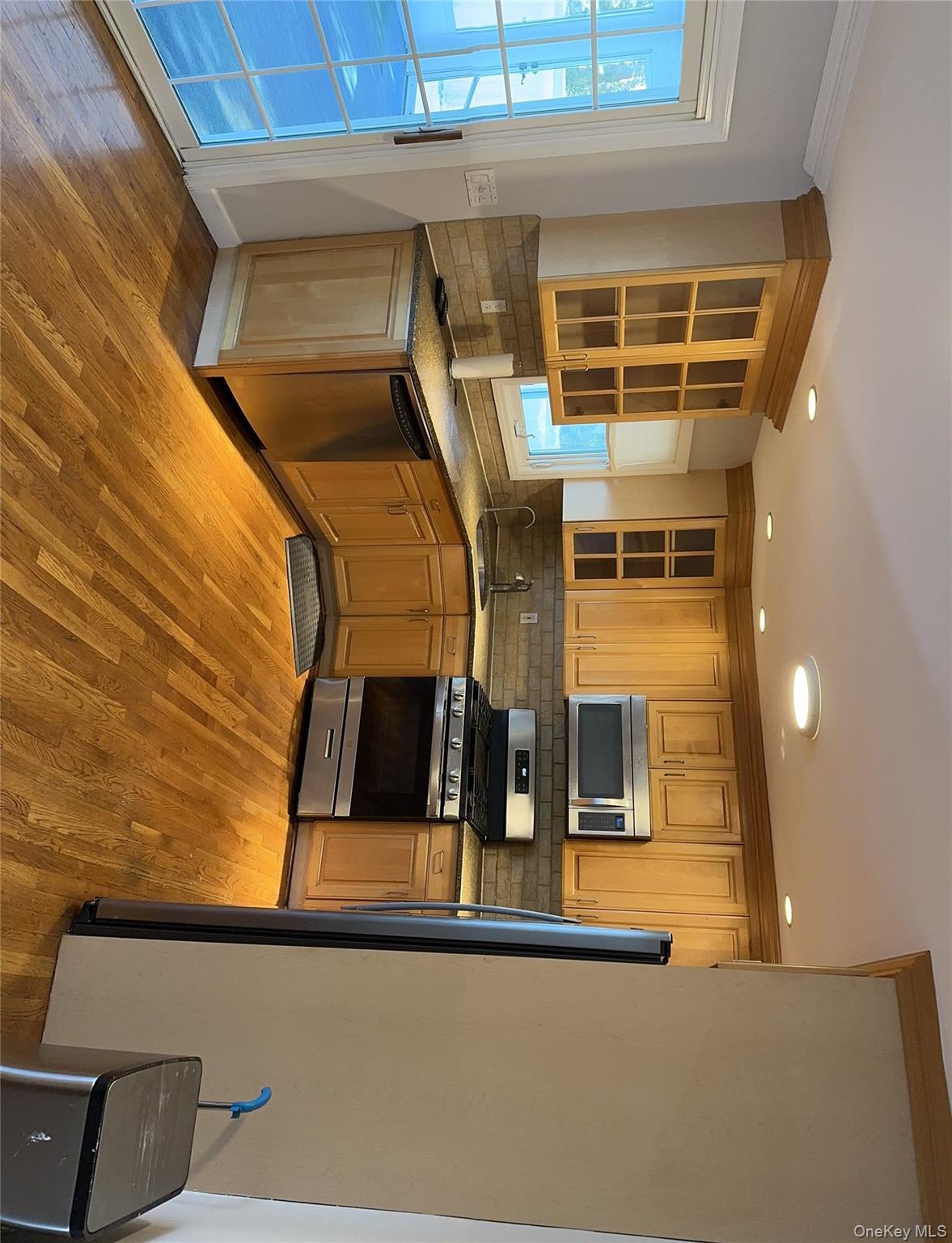 #4 photo, 75 Cornwell Avenue, Williston Park , NY 11596