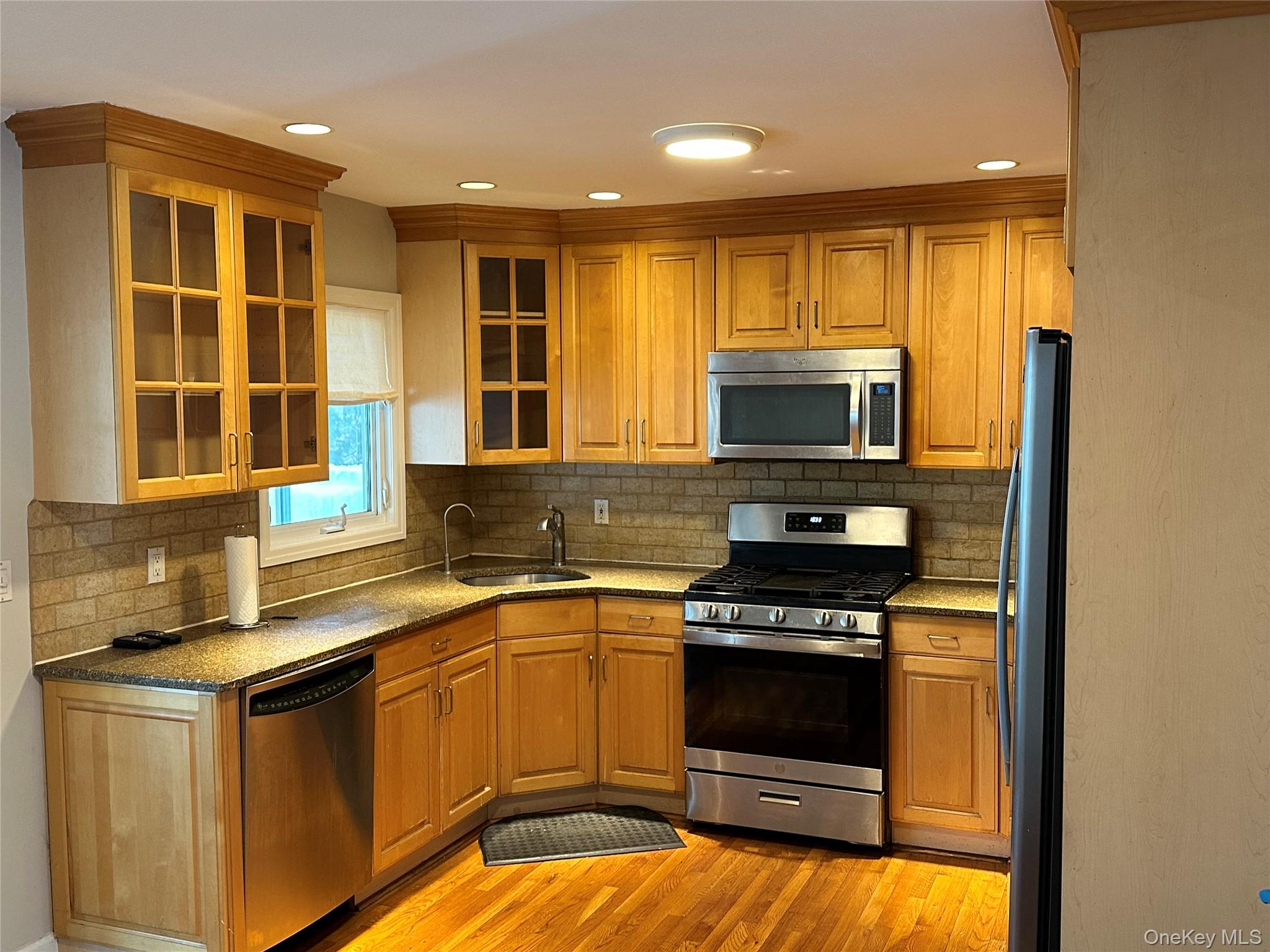 #5 photo, 75 Cornwell Avenue, Williston Park , NY 11596