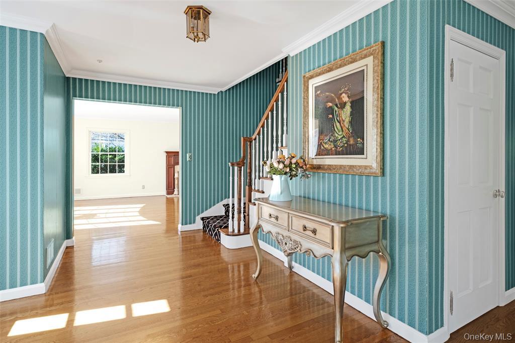 #1 photo, 695 Hunt Lane, Manhasset , NY 11030