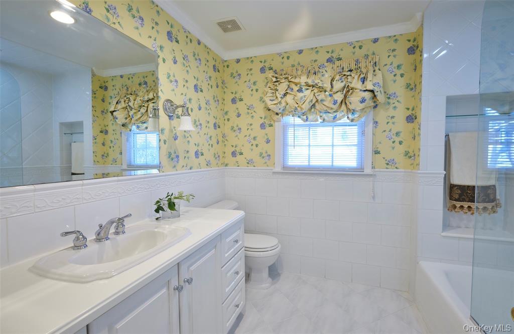 #14 photo, 695 Hunt Lane, Manhasset , NY 11030