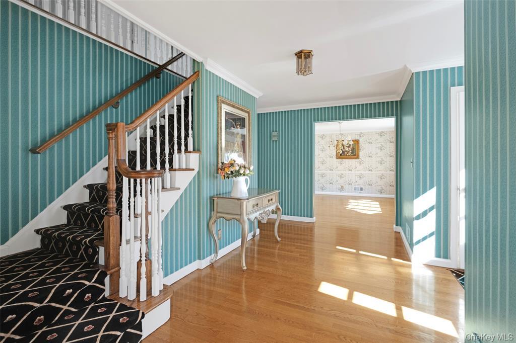 #2 photo, 695 Hunt Lane, Manhasset , NY 11030