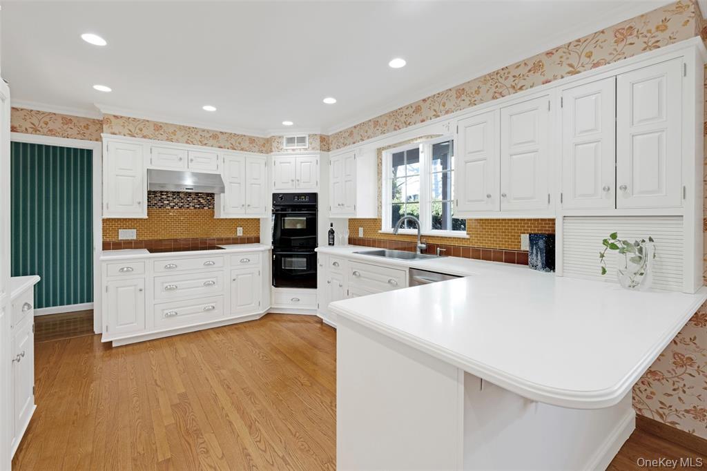 #4 photo, 695 Hunt Lane, Manhasset , NY 11030