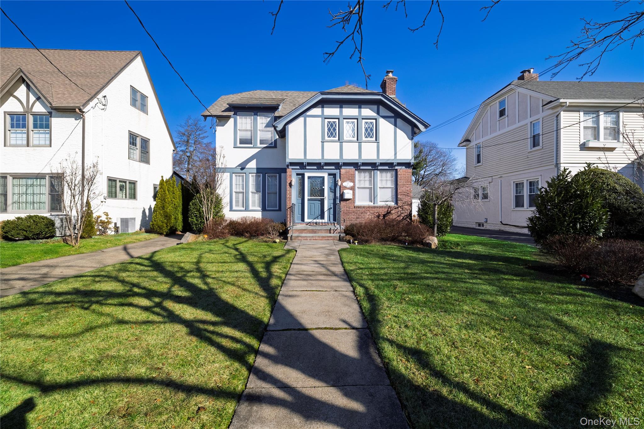 #1 photo, 17 Roxbury Road, ناسو Rockville Centre , NY 11570