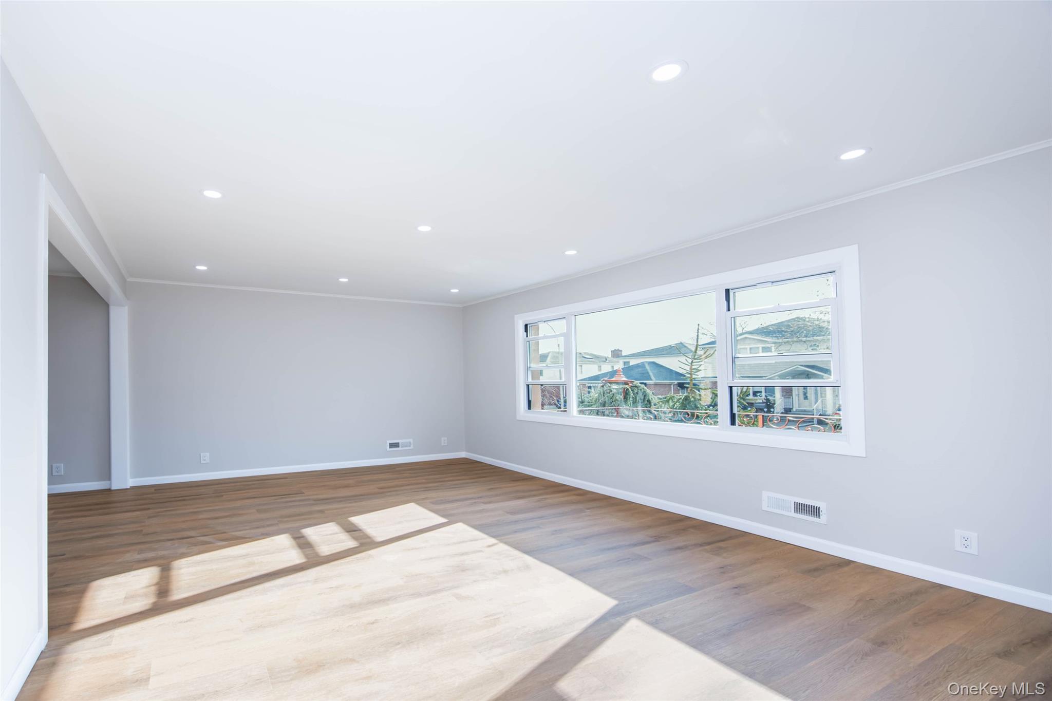 #9 photo, 157-19 16th Avenue, Whitestone , NY 11357