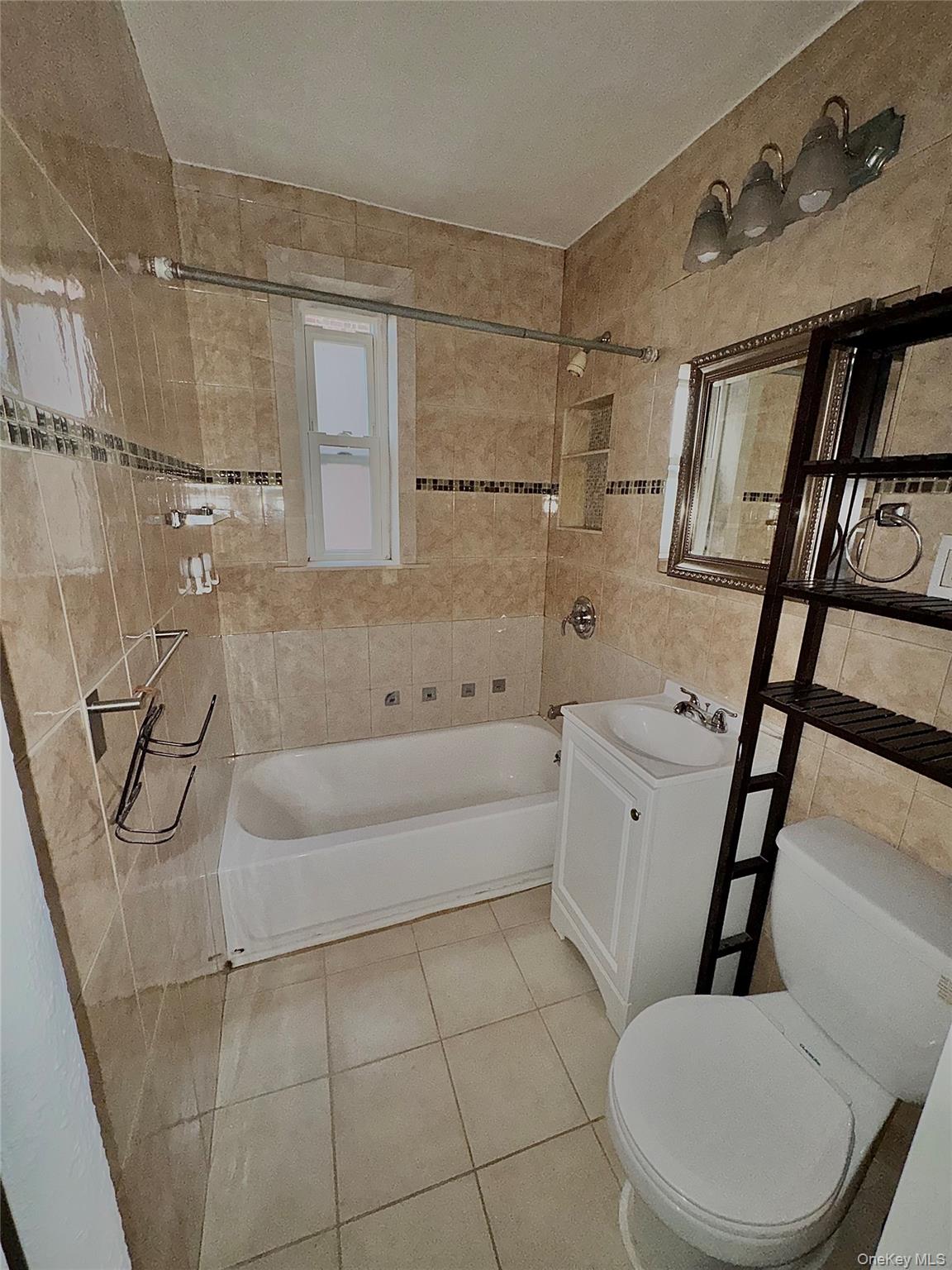 #17 photo, 2090 Barnes Avenue, Bronx , NY 10462