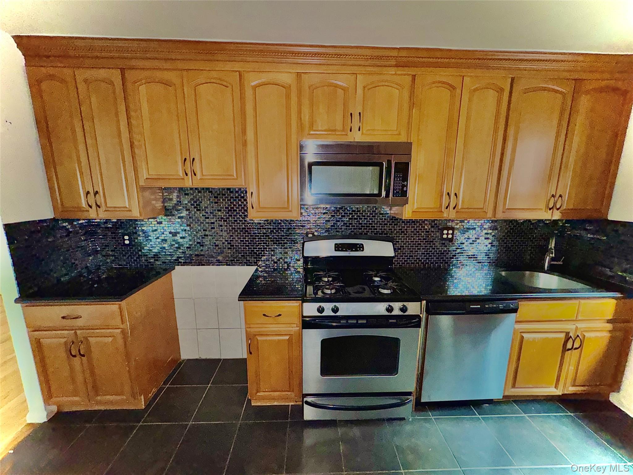 #6 photo, 2090 Barnes Avenue, Bronx , NY 10462