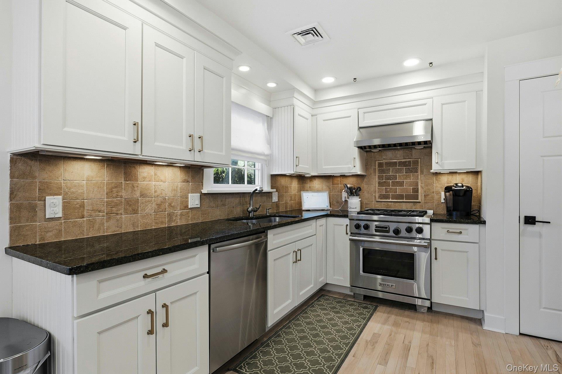 #8 photo, 47 Birch Street, Port Washington , NY 11050