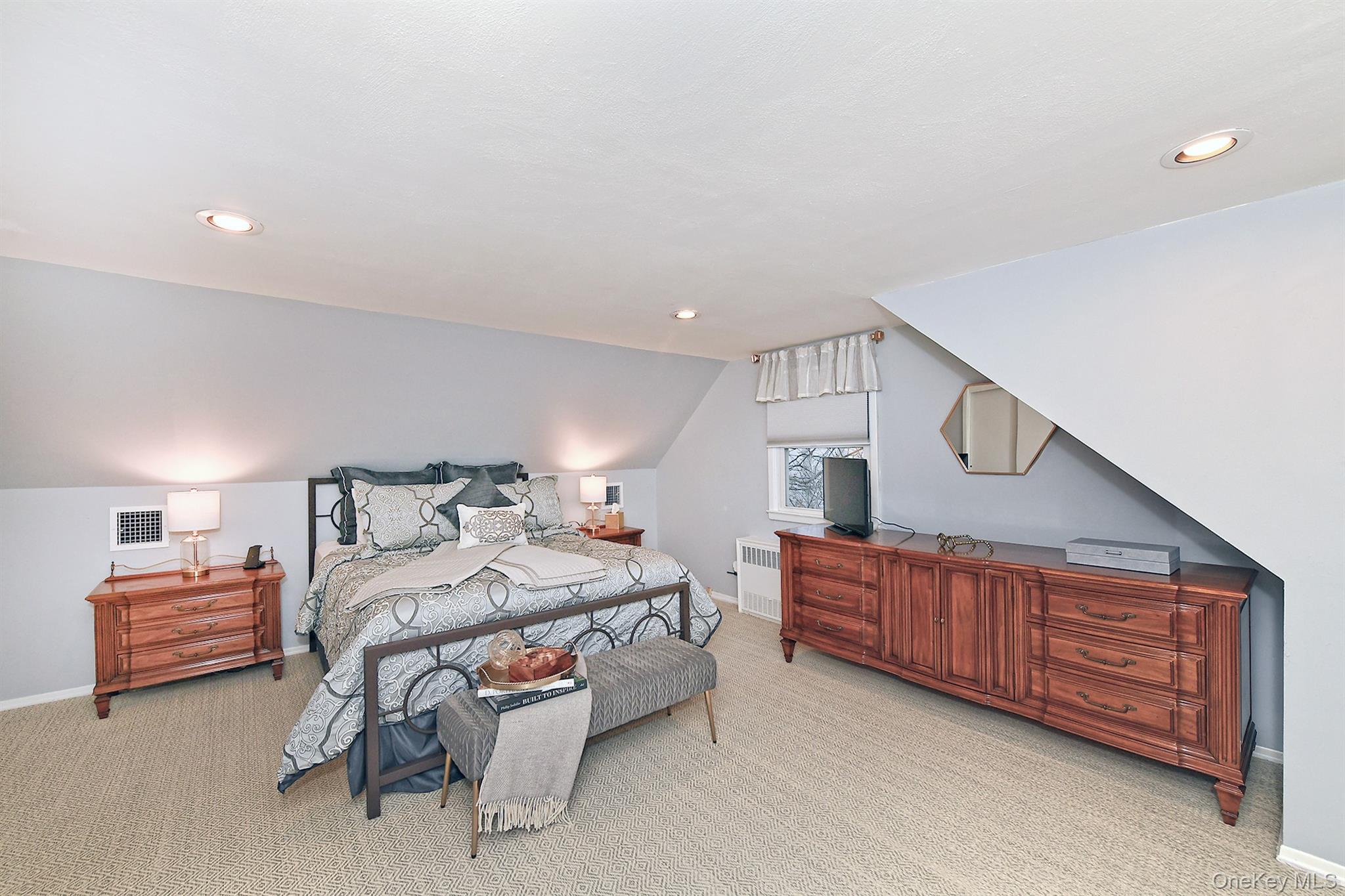 #19 photo, 257 Melville Road, South Huntington , NY 11746