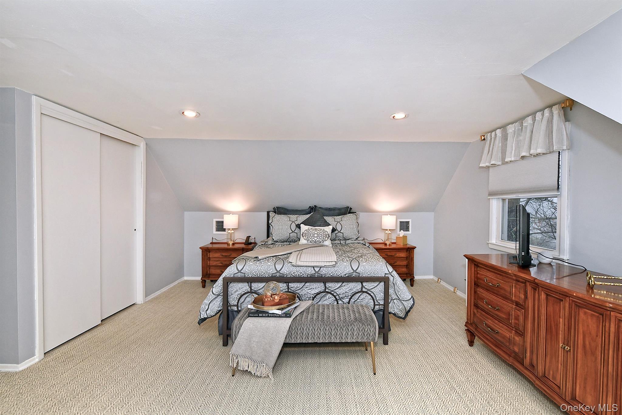 #20 photo, 257 Melville Road, South Huntington , NY 11746