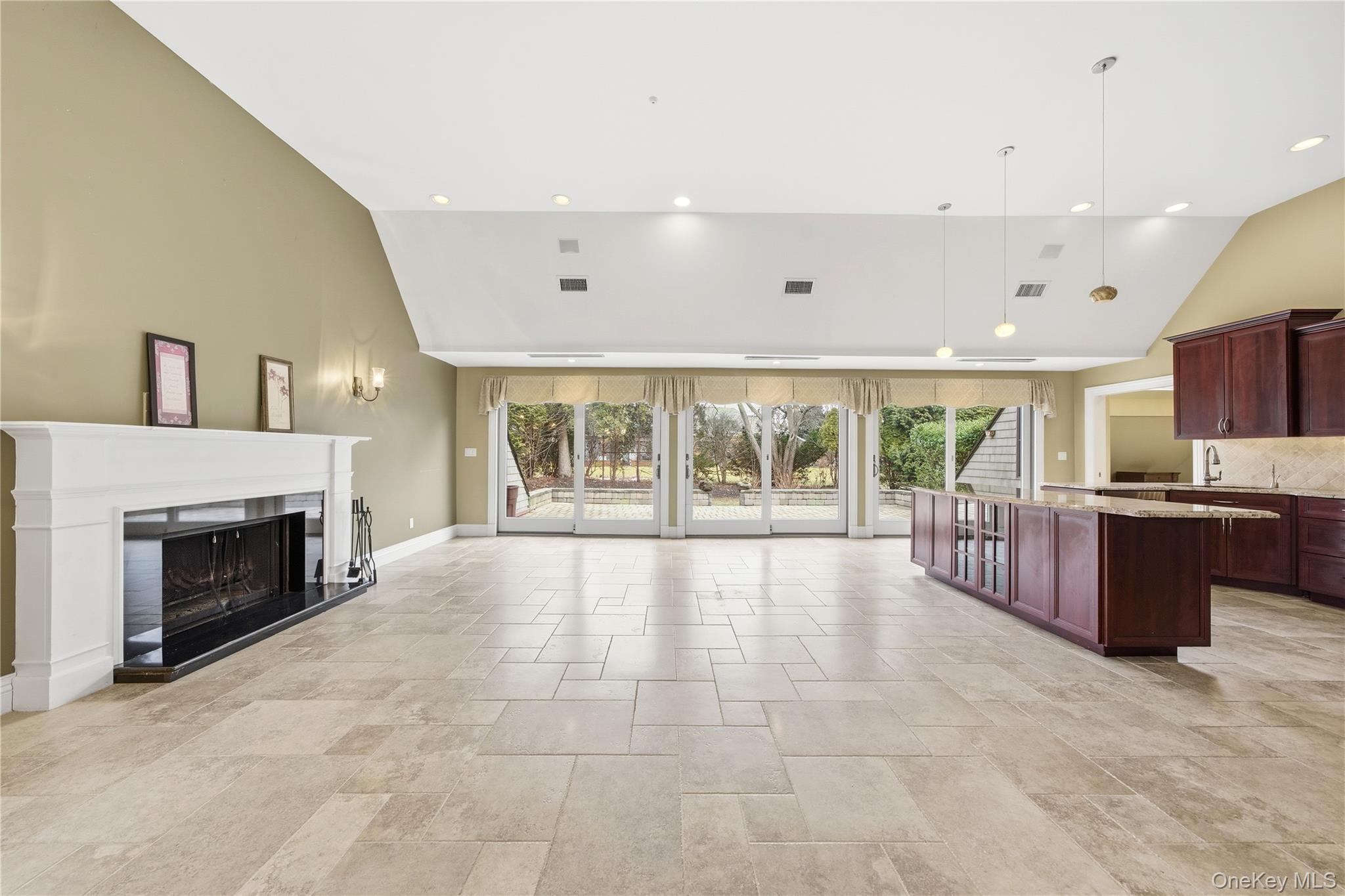 #11 photo, 31 Admirals Drive, सफ़ोक काउंटी Bay Shore , NY 11706