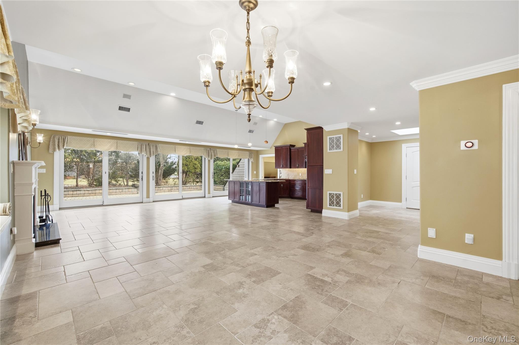 #12 photo, 31 Admirals Drive, सफ़ोक काउंटी Bay Shore , NY 11706