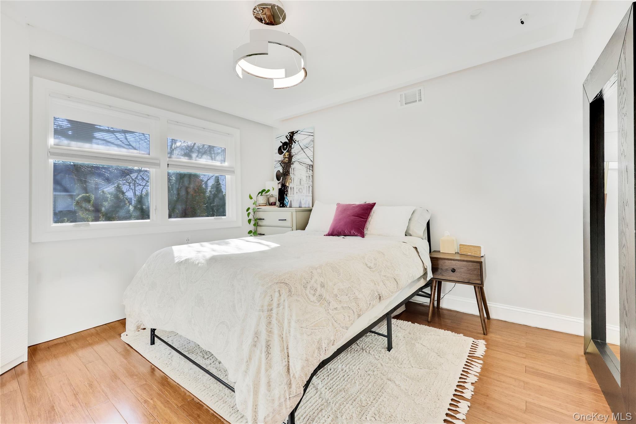 #19 photo, 41 Erick Avenue, Нассау ‖ Hewlett , NY 11557