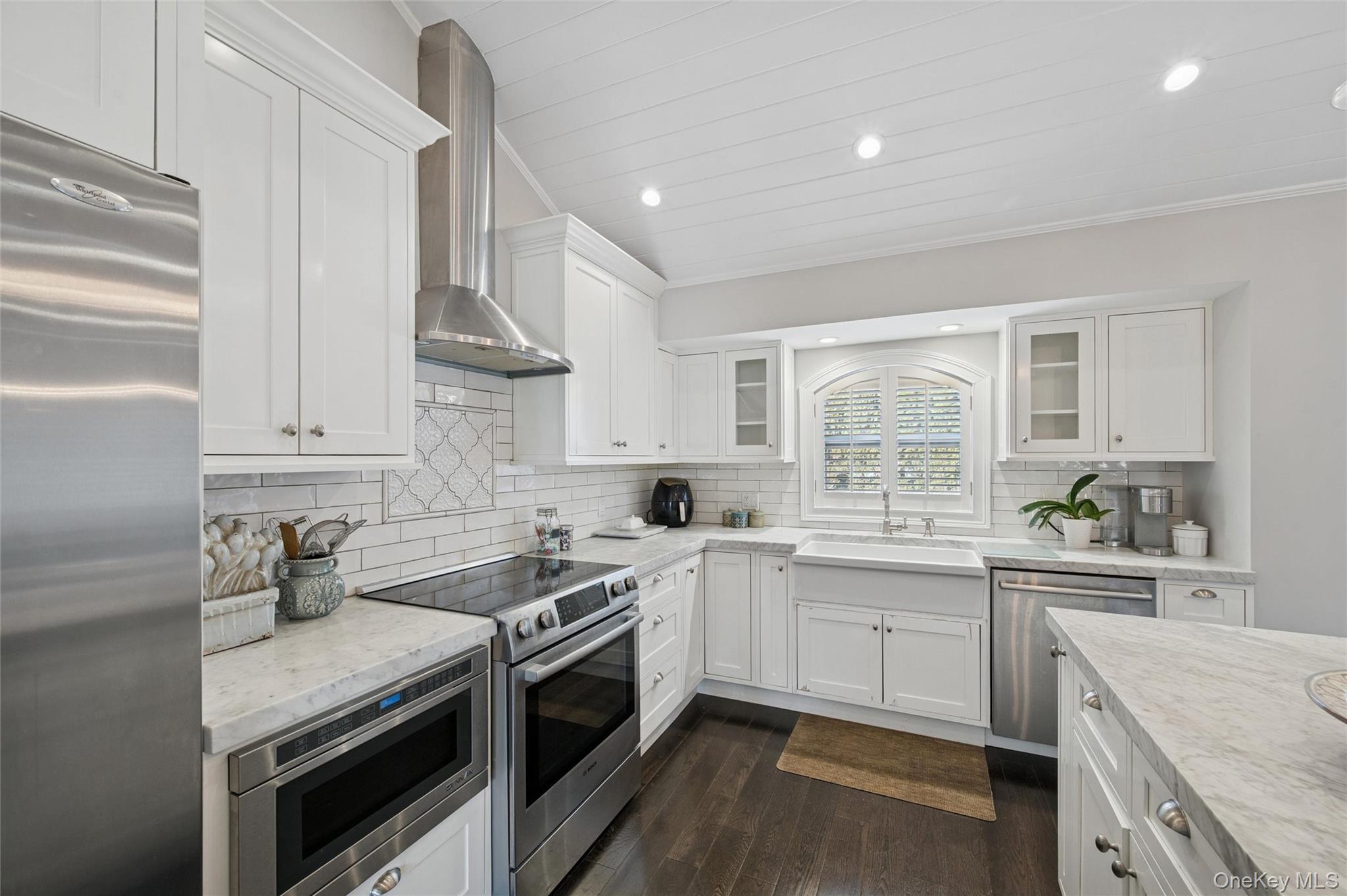 #19 photo, 1123 Bernard Drive, Westbury , NY 11590