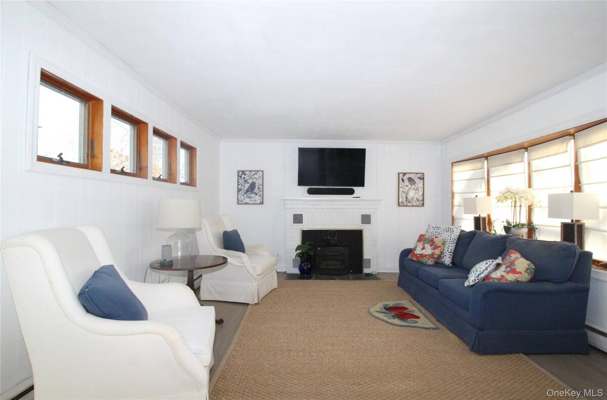 #3 photo, 1346 Pine Drive, Bay Shore , NY 11706