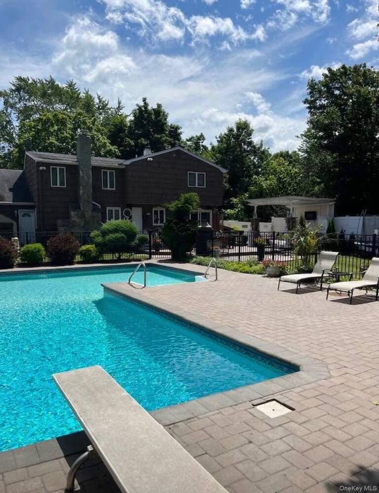 #11 photo, 17 Wall Street, Саффолк ‖ Port Jefferson Station , NY 11776