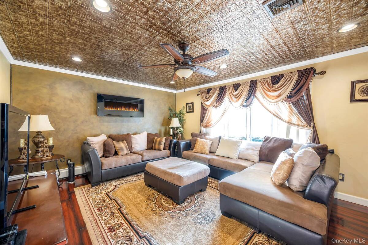 #17 photo, 17 Wall Street, Саффолк ‖ Port Jefferson Station , NY 11776