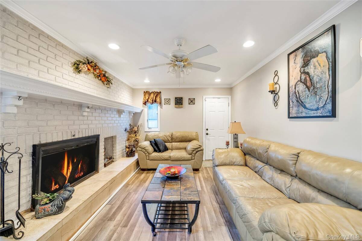 #23 photo, 17 Wall Street, Саффолк ‖ Port Jefferson Station , NY 11776