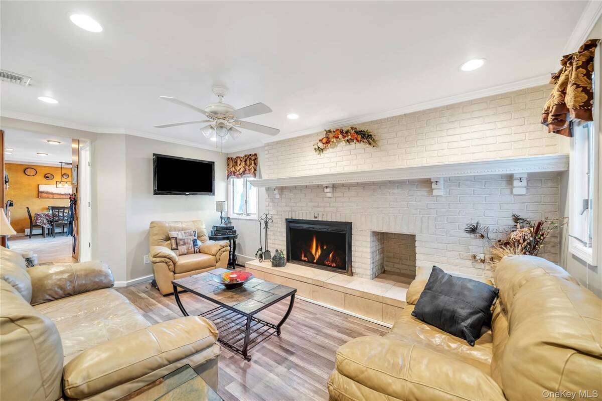 #24 photo, 17 Wall Street, Саффолк ‖ Port Jefferson Station , NY 11776