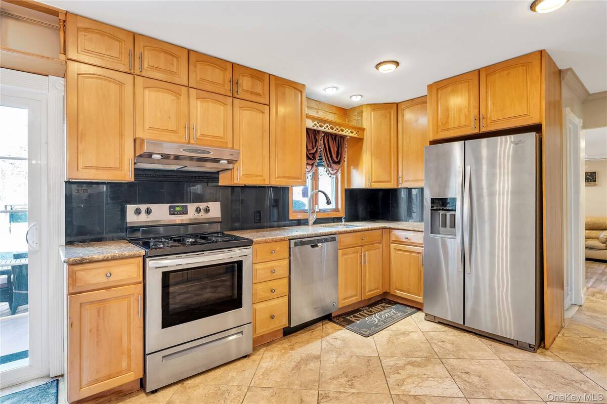 #29 photo, 17 Wall Street, Саффолк ‖ Port Jefferson Station , NY 11776