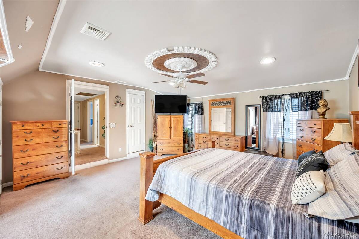 #36 photo, 17 Wall Street, Саффолк ‖ Port Jefferson Station , NY 11776