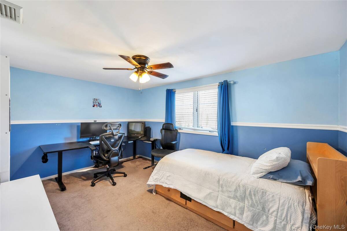 #38 photo, 17 Wall Street, Саффолк ‖ Port Jefferson Station , NY 11776