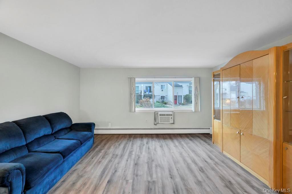 #11 photo, 40 Richmond Boulevard, #3B, Ronkonkoma , NY 11779