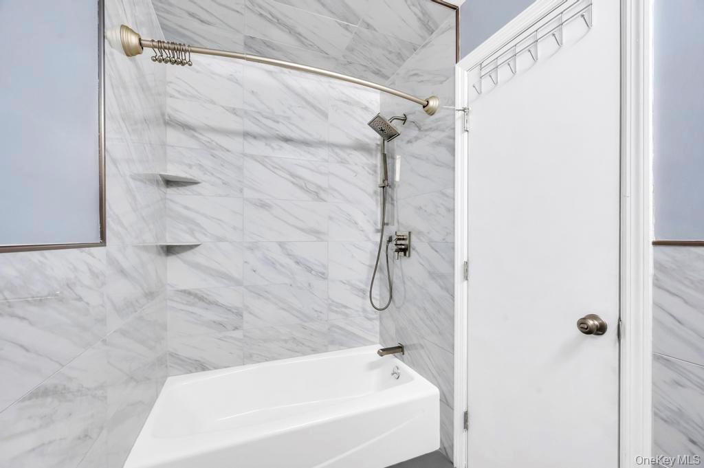 #16 photo, 40 Richmond Boulevard, #3B, Ronkonkoma , NY 11779