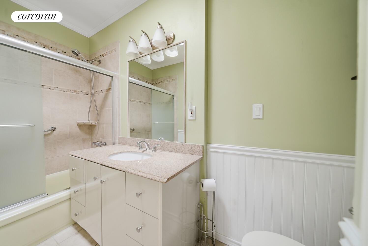 #18 photo, 4246 E TREMONT Avenue, Throgs Neck , NY 10465