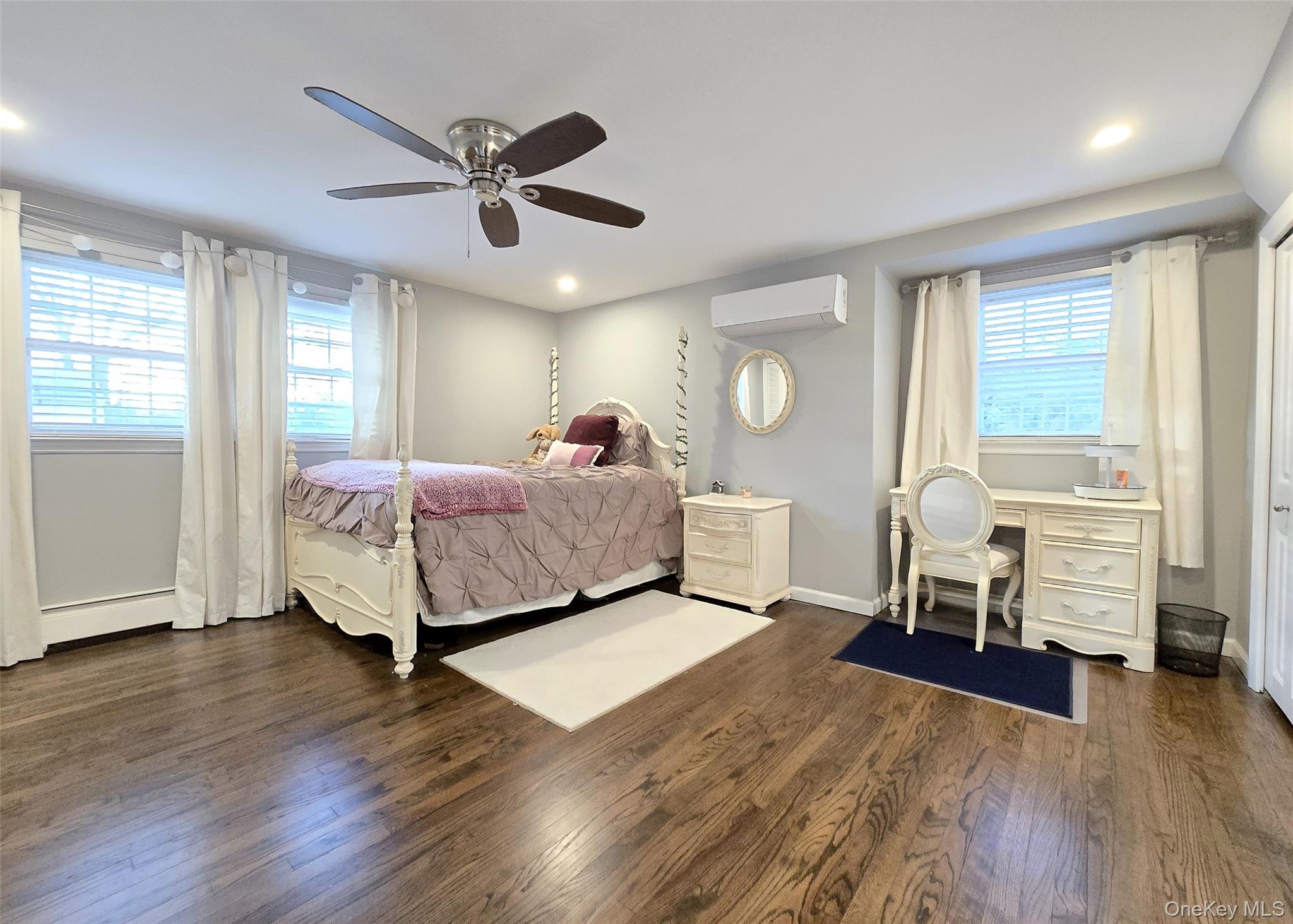 #12 photo, 94 Clarendon Road, سوفولك Ronkonkoma , NY 11779