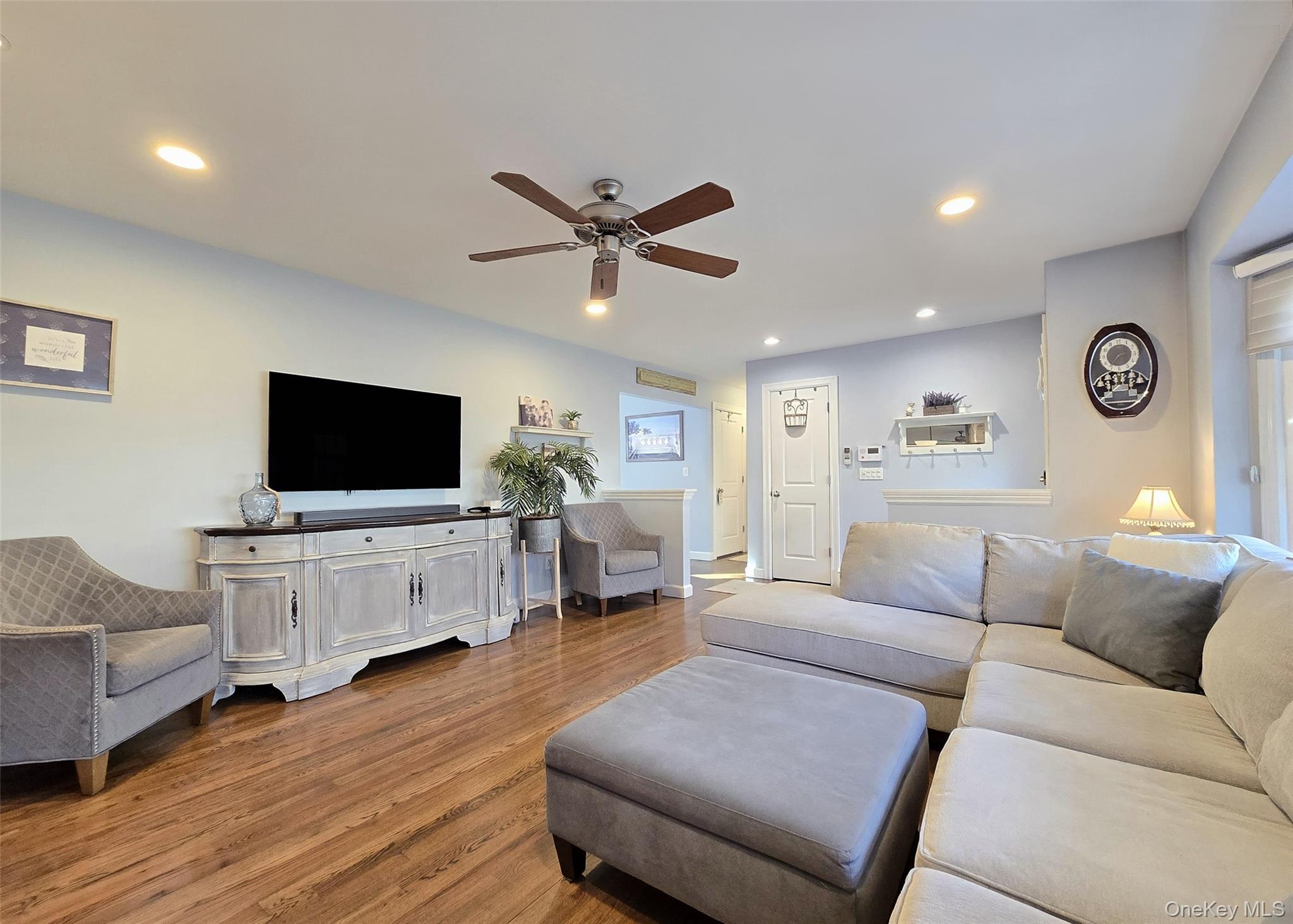 #3 photo, 94 Clarendon Road, سوفولك Ronkonkoma , NY 11779