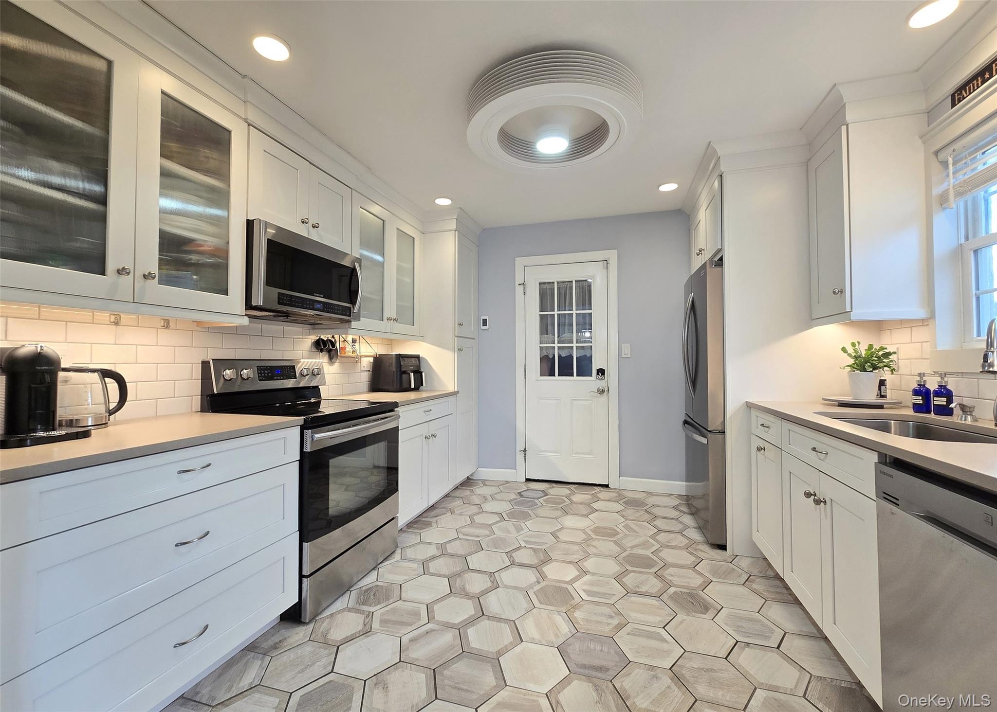 #7 photo, 94 Clarendon Road, سوفولك Ronkonkoma , NY 11779