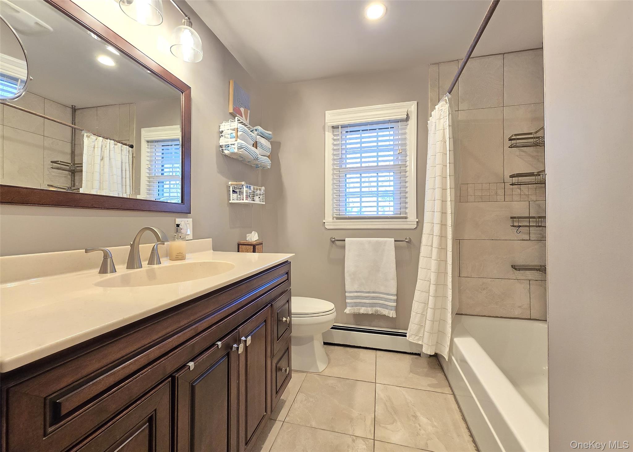 #8 photo, 94 Clarendon Road, سوفولك Ronkonkoma , NY 11779