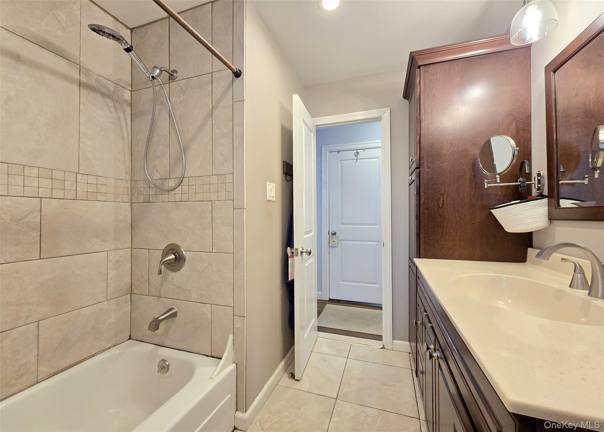 #9 photo, 94 Clarendon Road, سوفولك Ronkonkoma , NY 11779