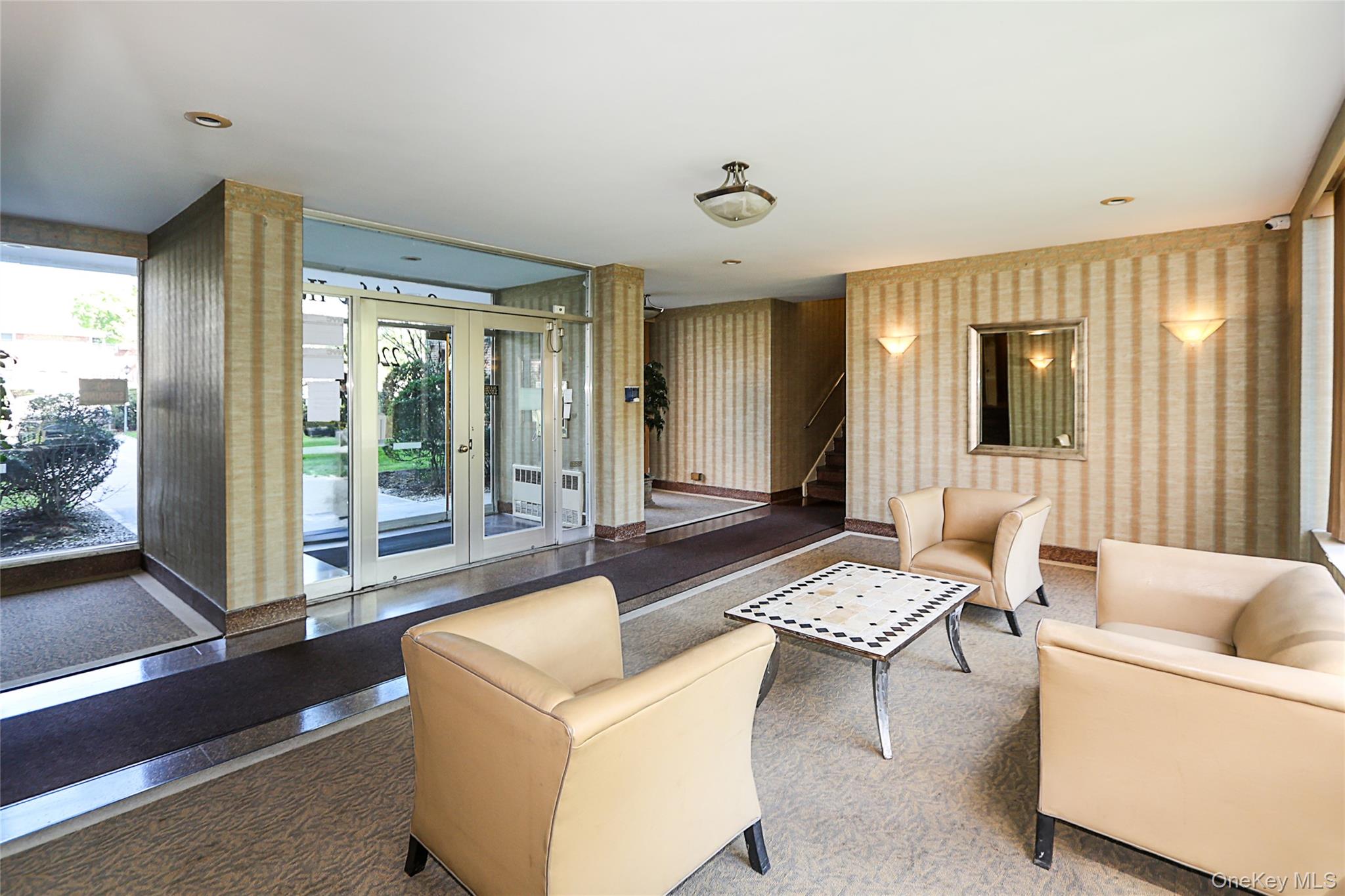 #2 photo, 226-26 Union Turnpike, कुईंस Oakland Gardens , NY 11364