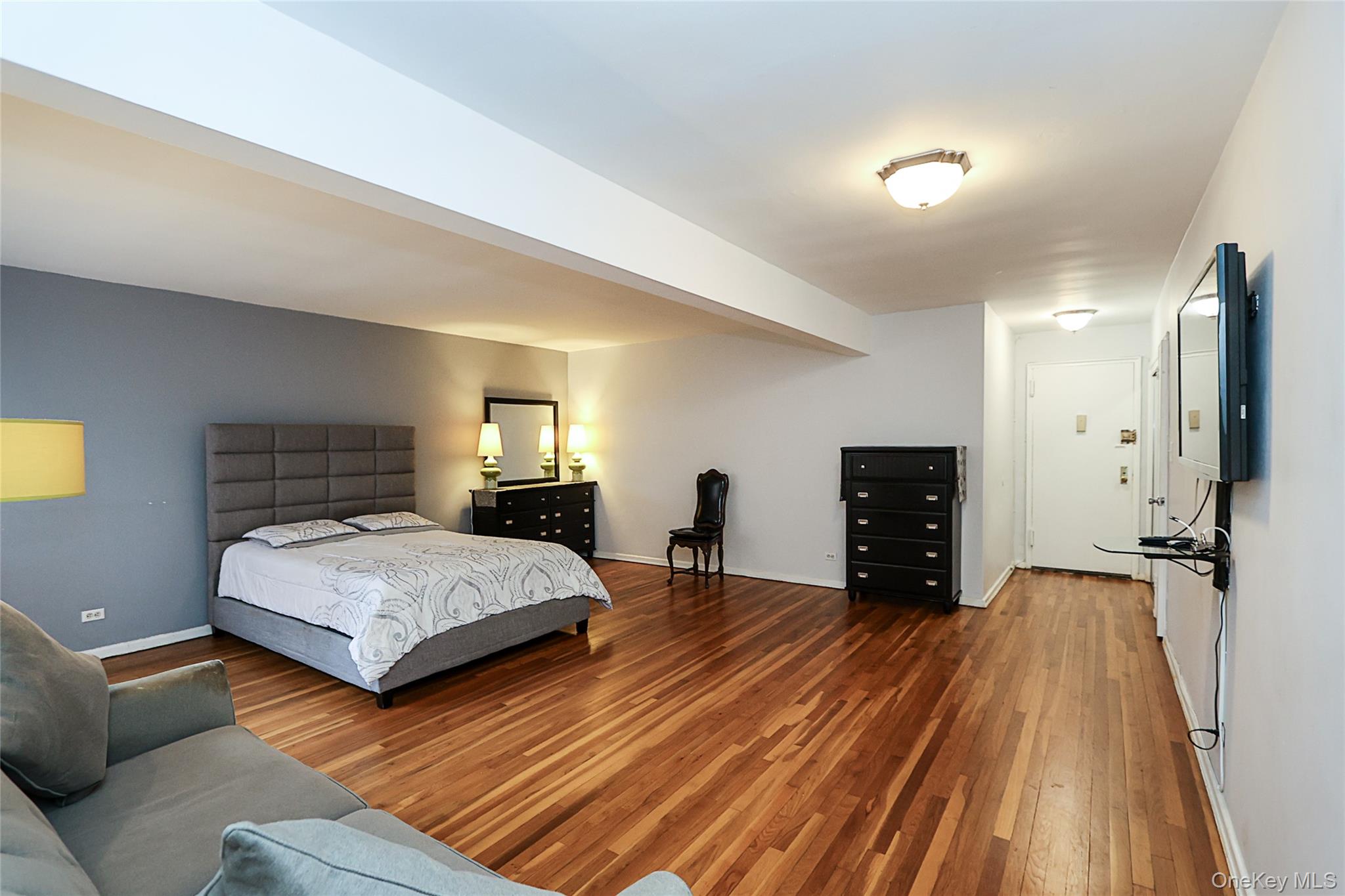 #5 photo, 226-26 Union Turnpike, कुईंस Oakland Gardens , NY 11364