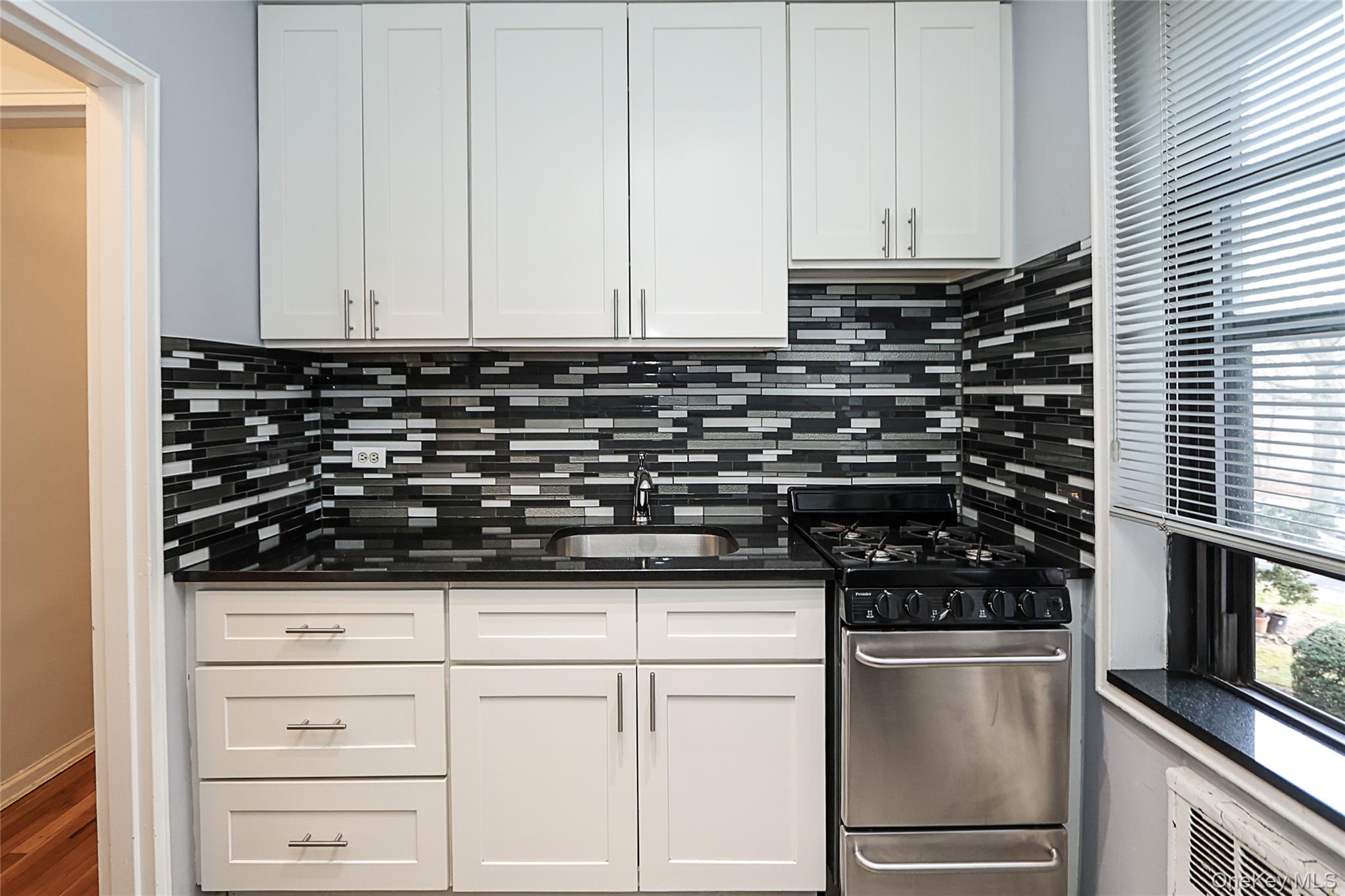 #8 photo, 226-26 Union Turnpike, कुईंस Oakland Gardens , NY 11364