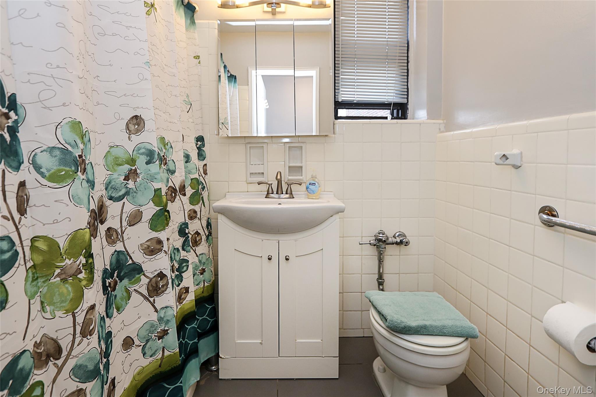 #9 photo, 226-26 Union Turnpike, कुईंस Oakland Gardens , NY 11364