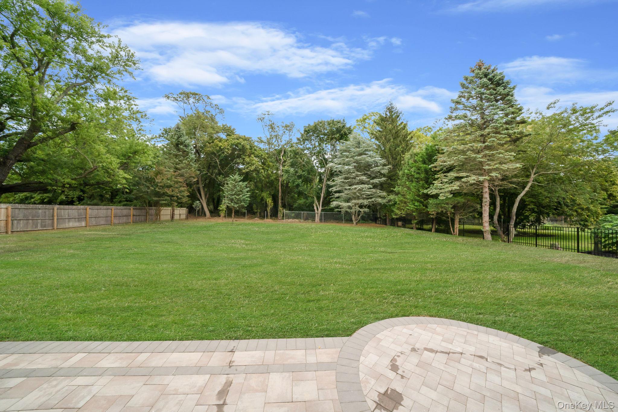 #10 photo, 827 Aberdeen Road, सफ़ोक काउंटी Bay Shore , NY 11706