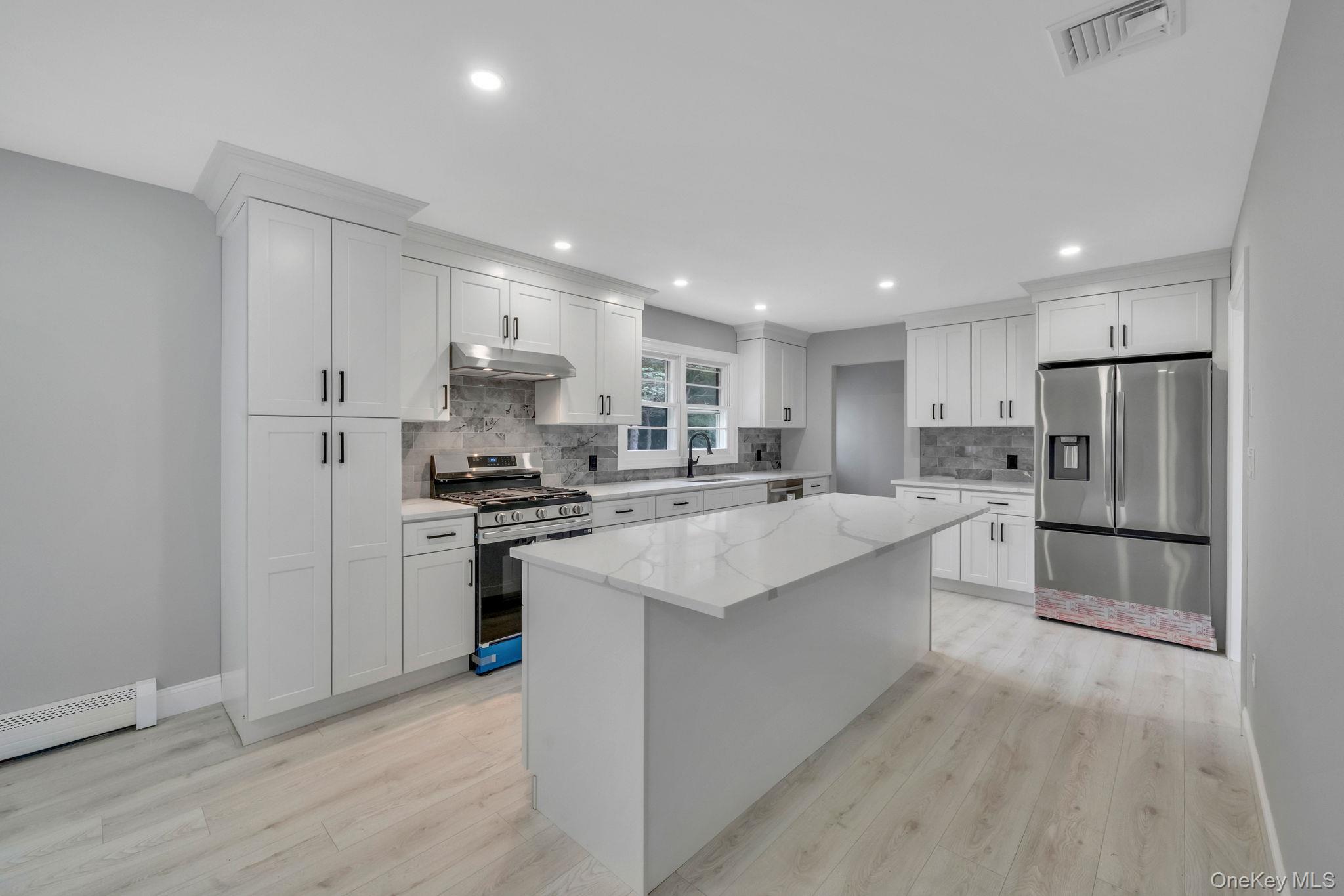 #11 photo, 827 Aberdeen Road, सफ़ोक काउंटी Bay Shore , NY 11706