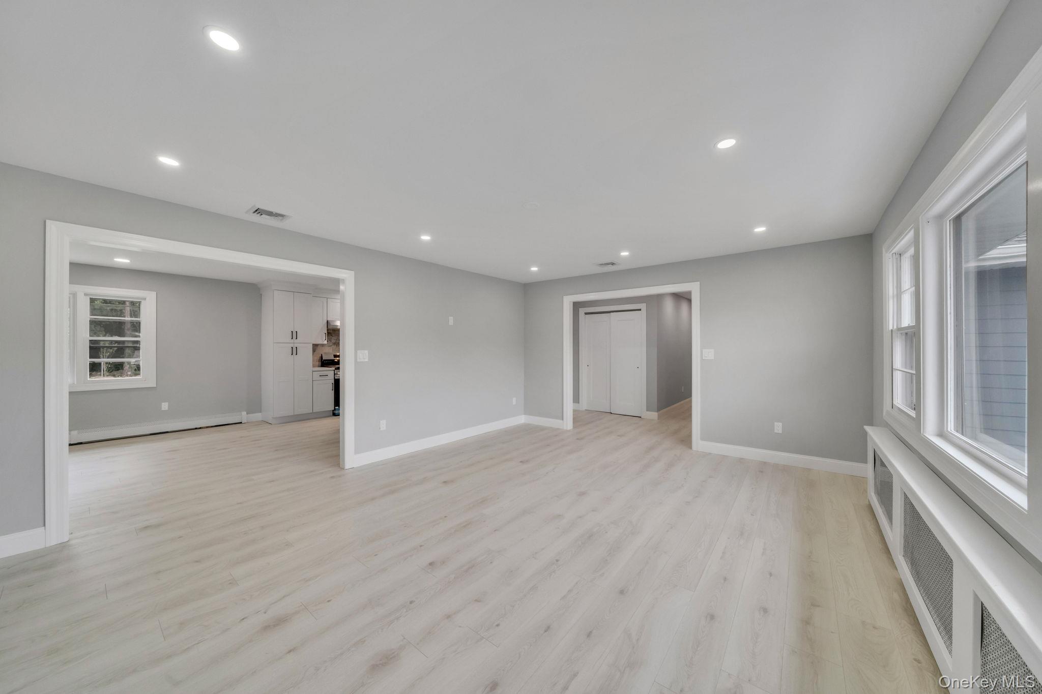 #16 photo, 827 Aberdeen Road, सफ़ोक काउंटी Bay Shore , NY 11706