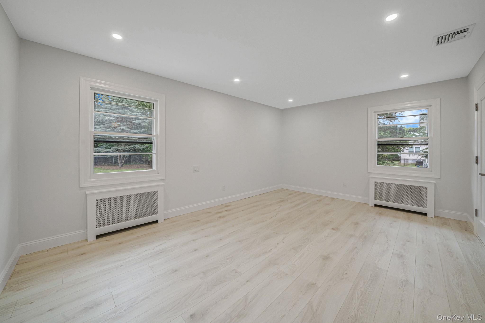 #18 photo, 827 Aberdeen Road, सफ़ोक काउंटी Bay Shore , NY 11706