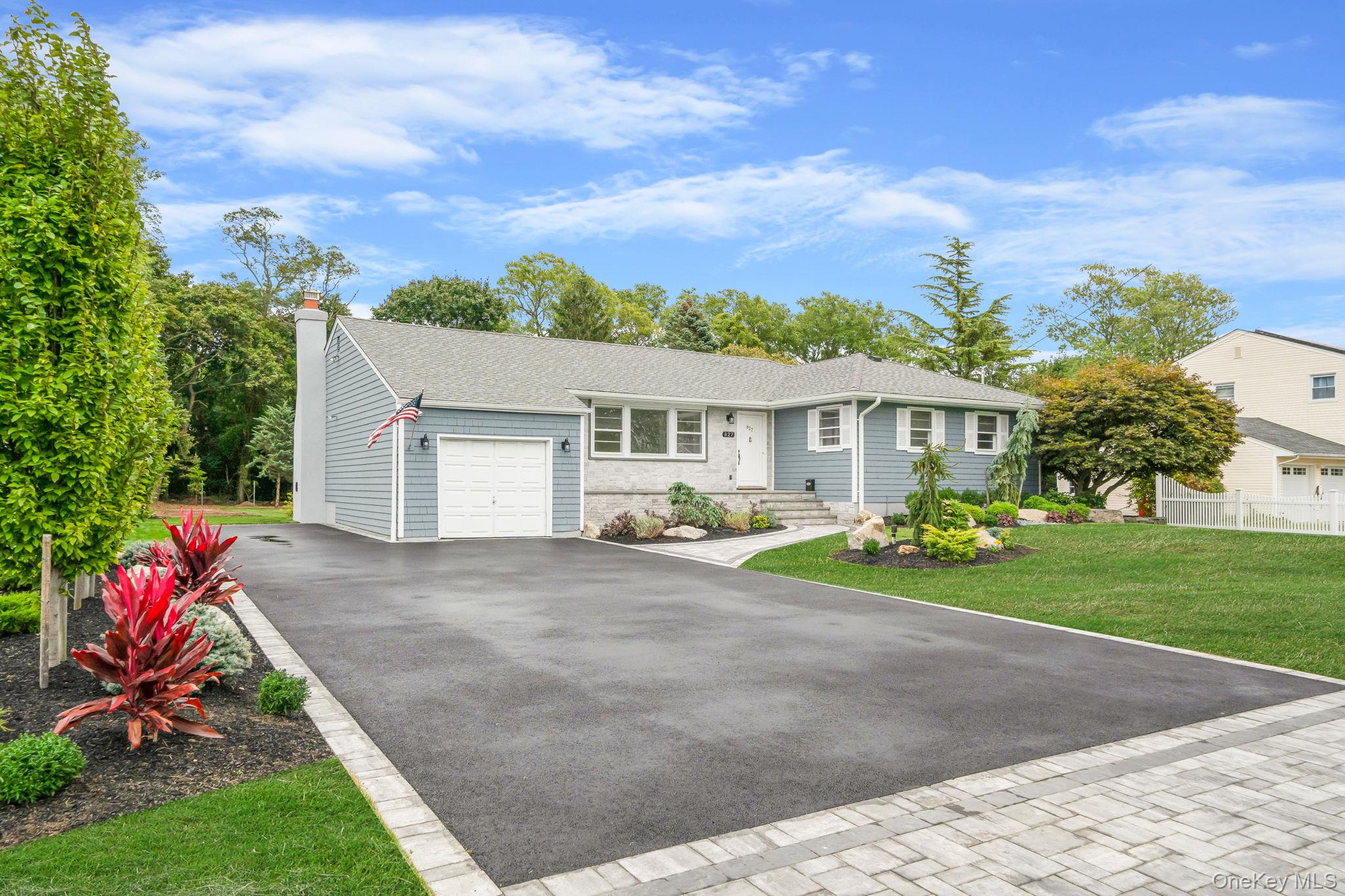#2 photo, 827 Aberdeen Road, सफ़ोक काउंटी Bay Shore , NY 11706