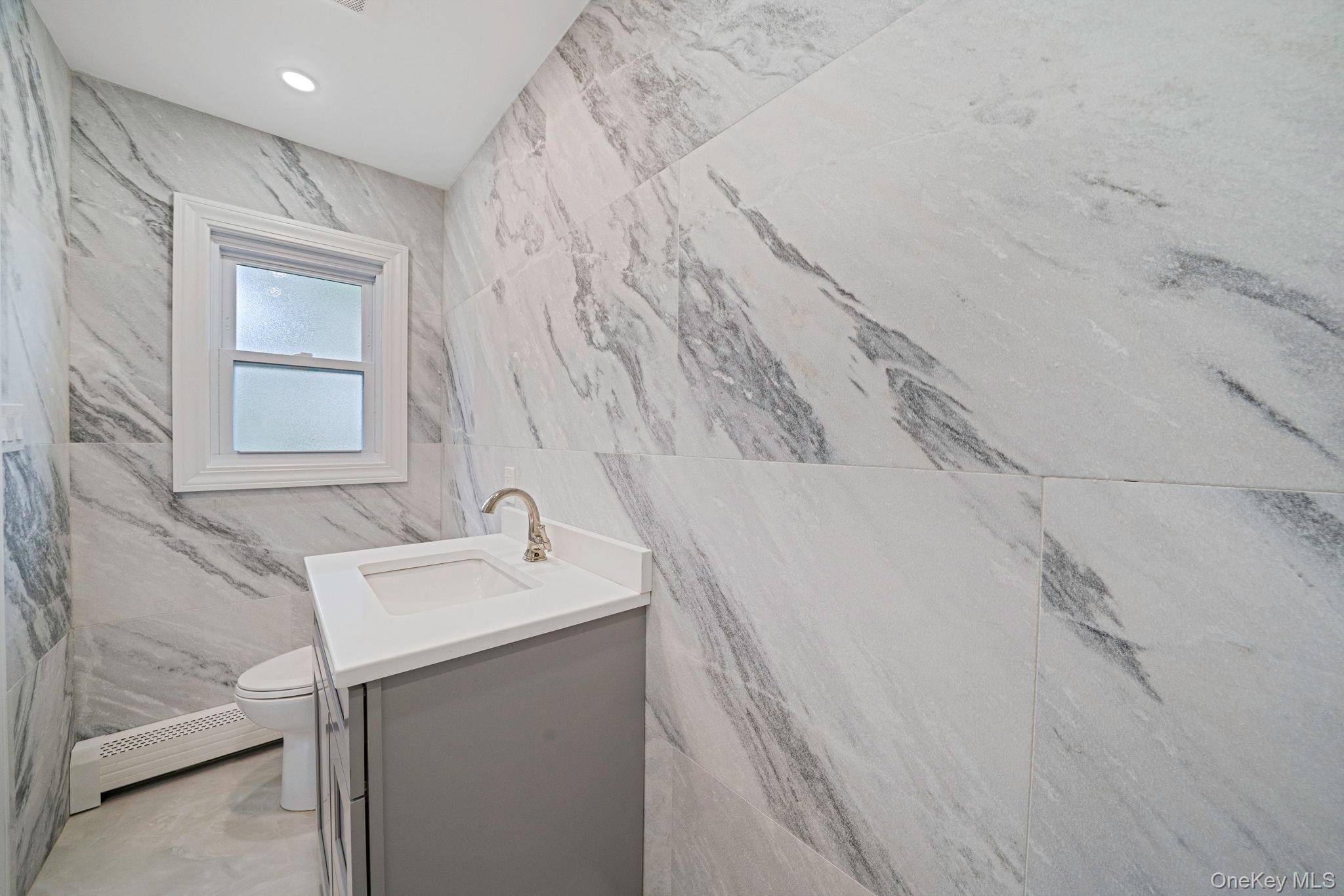 #20 photo, 827 Aberdeen Road, सफ़ोक काउंटी Bay Shore , NY 11706