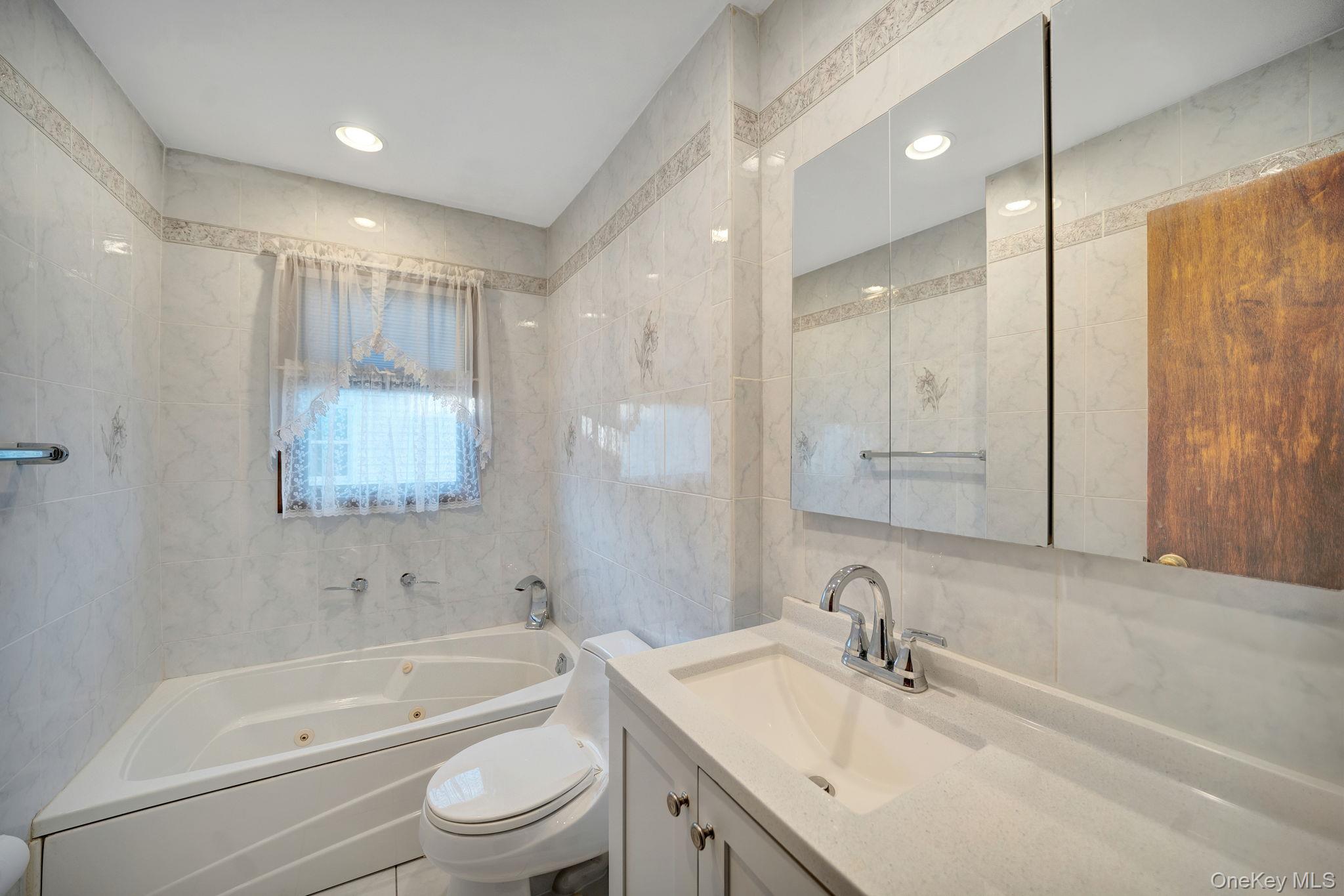 #16 photo, 254 N Richmond Avenue, Massapequa , NY 11758