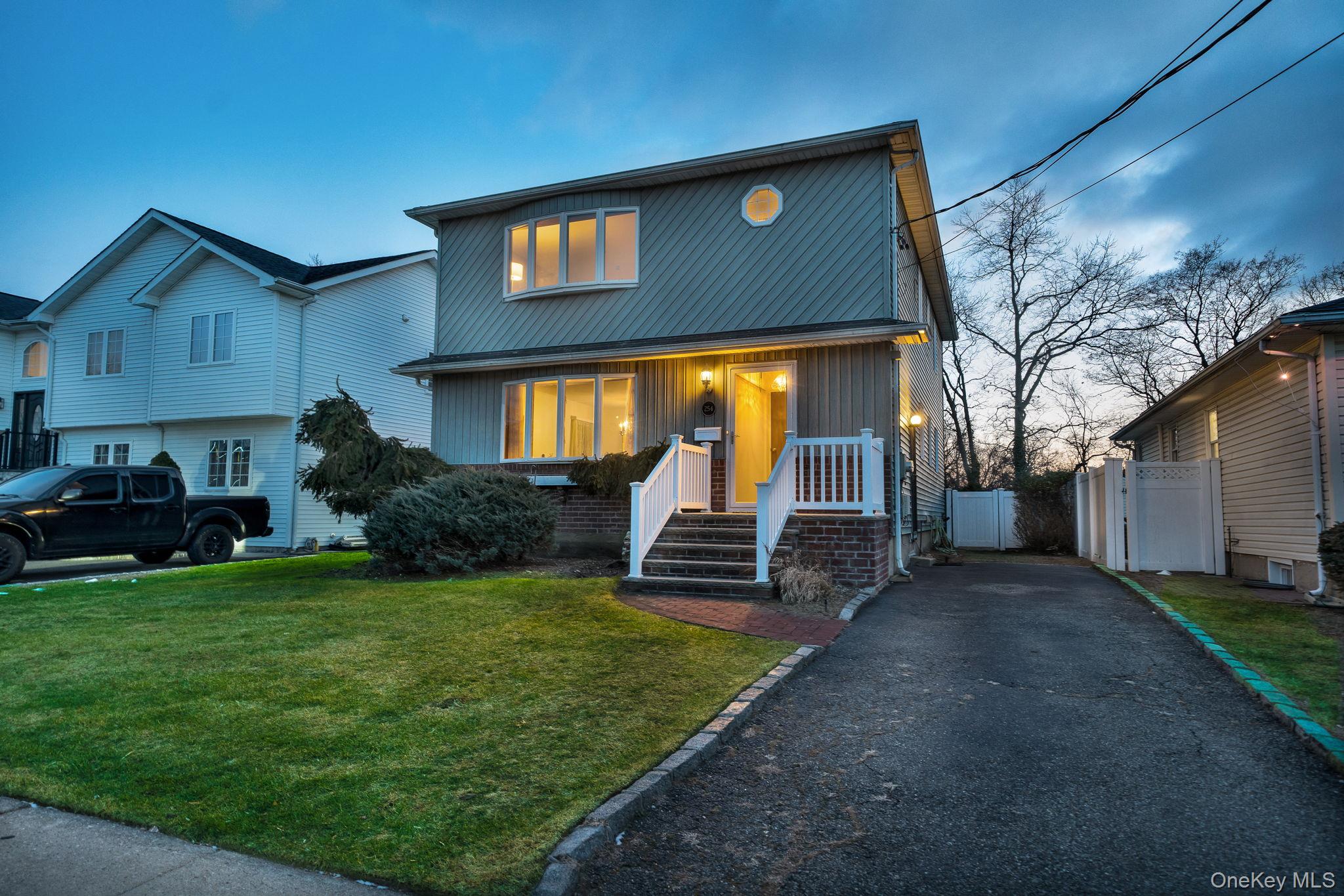 #2 photo, 254 N Richmond Avenue, Massapequa , NY 11758