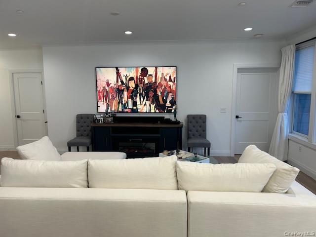 #4 photo, 21105 Aspenwood Drive, Plainview , NY 11803