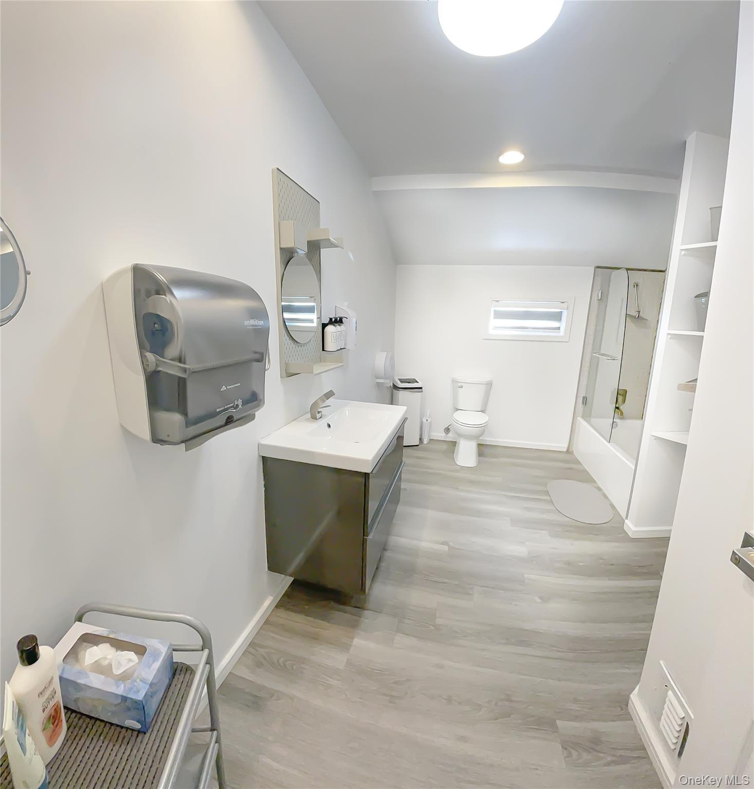 #13 photo, 1 Summer Lane, Amityville , NY 11701